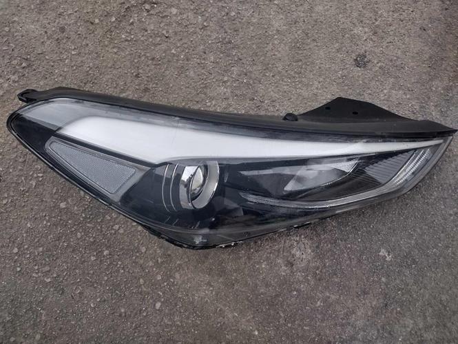 Desni Far Hyundai Tucson-Prodaja hitno!