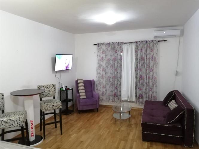 Izdajem lux namjestenu garsonjeru na Tuskom putu.