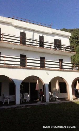 Kuca povrsine 297 m2 na placu od 758 m2