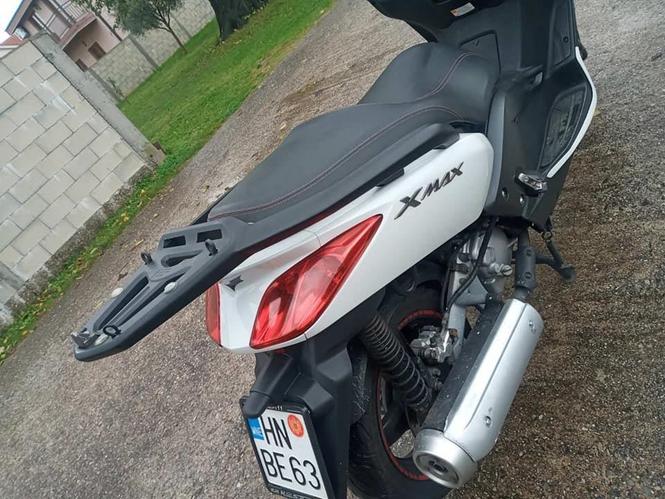 Yamaha x-max 2011 godina