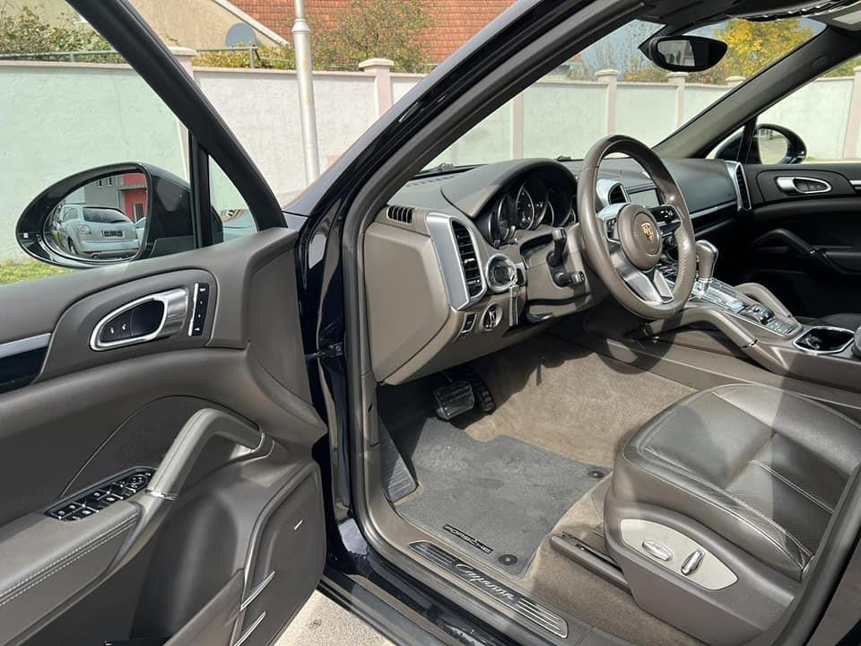 Porsche-Cayenne