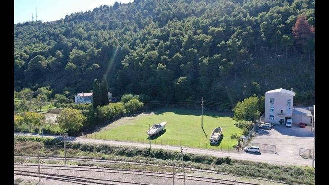 Prodajem plac 5500m2 pored Luke Bar ispod brda Volujica!