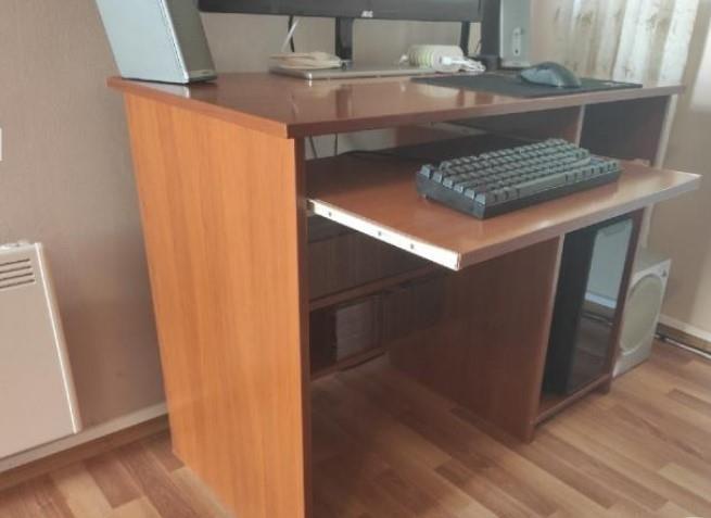 Prodajem-radni-sto-za-PC