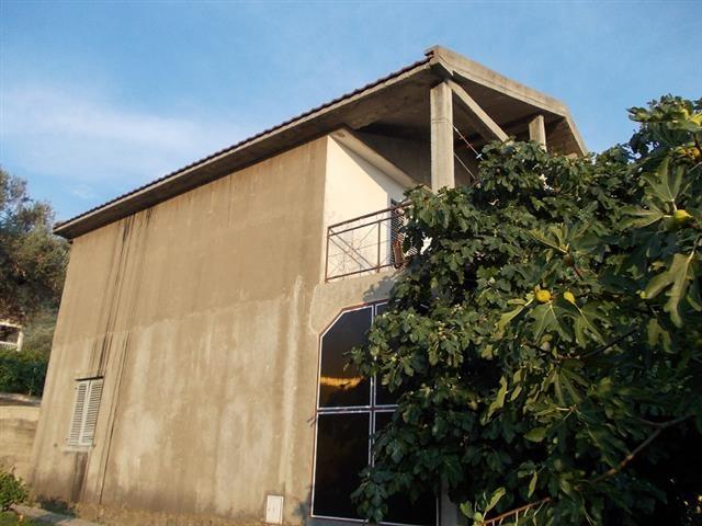 Kuca od 200m2 u Baru 