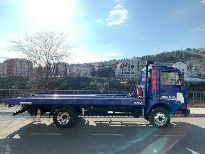 Prodajem šlepu Zastava 650