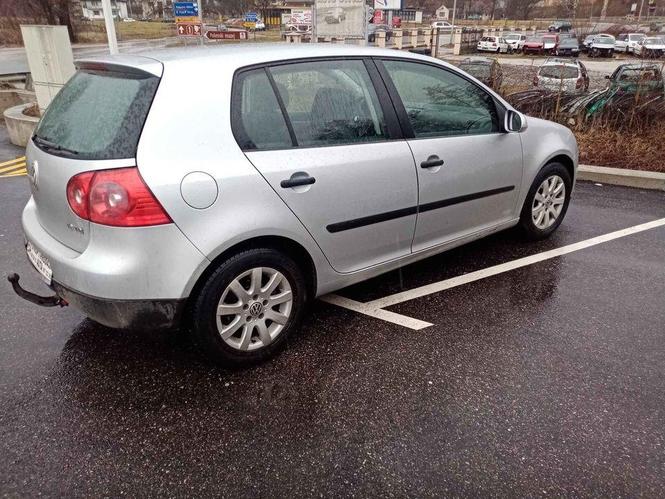 GOLF 5 1,9 77 2004