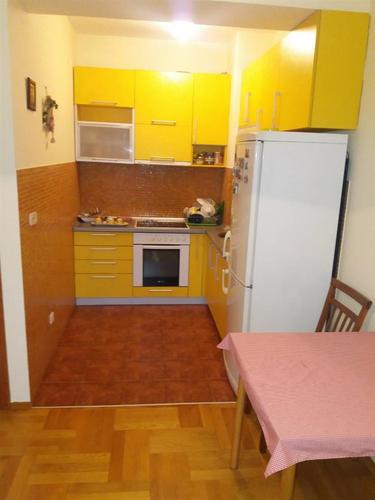 Izdaje se jednosoban kod Djecje bolnice
