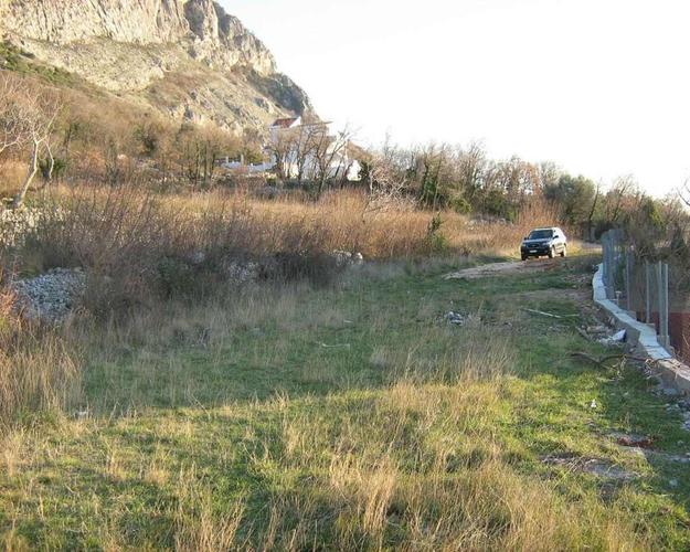 Plac povrsine 2100 m2 Sveti Stefan,Blizikuce