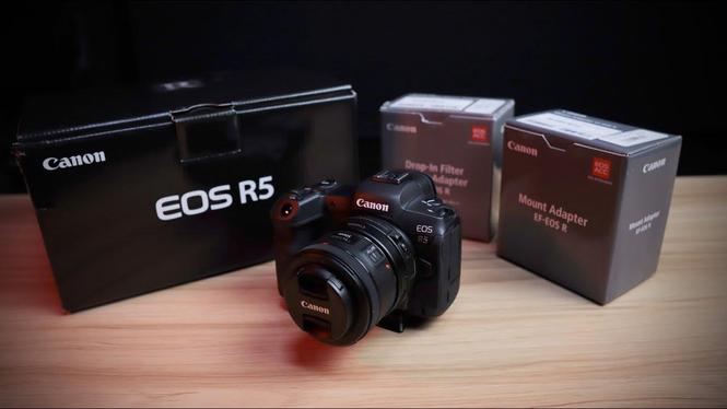 Canon EOS R5 / Sony a7S