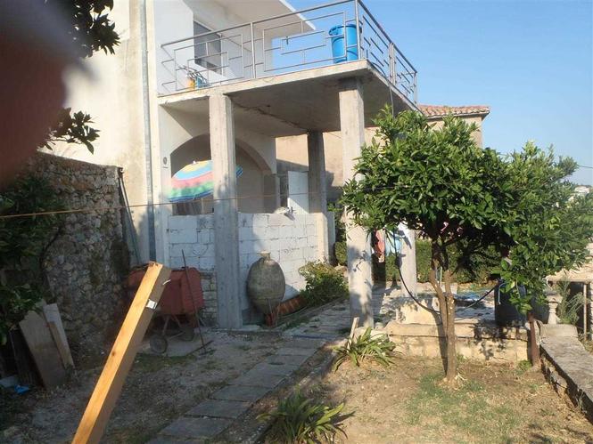 Kuću u Ulcinju na 6 ari placa