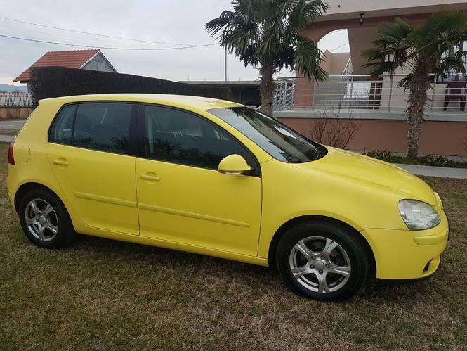 Prodajem auto 