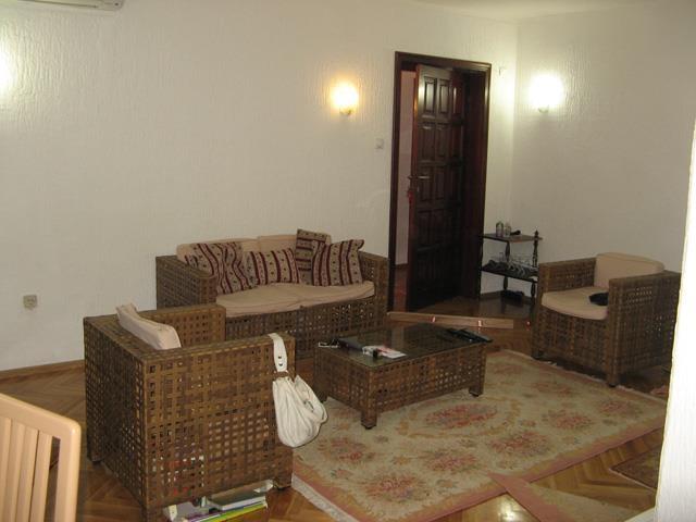 Izdavanje-trosoban-stan--Blok-6