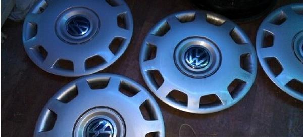 VW Golf 5 4 felne 4 originalne rodkapne