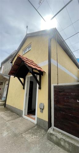 Prodaje se vikendica u Sutomoru