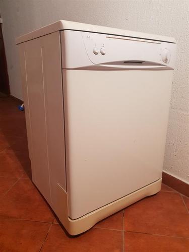 prodajem mašinu za pranje posuđa