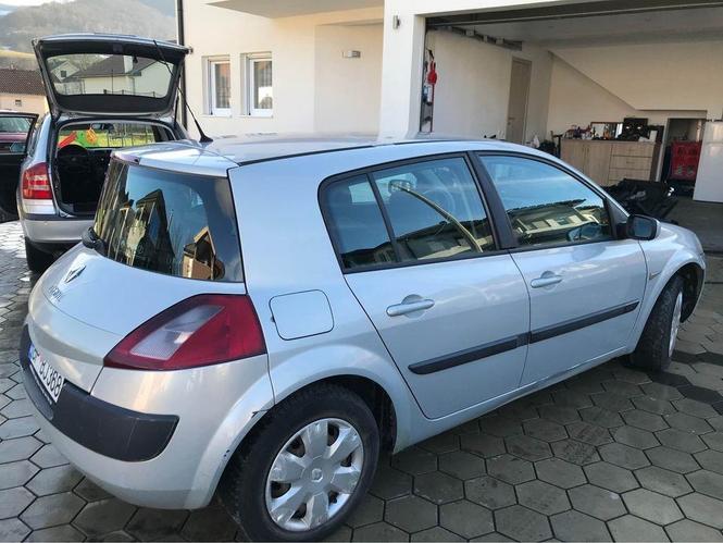 1.5 dci 60 kw reg do 01.04 
2004 god