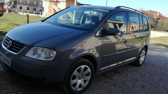 VW TOURAN -04