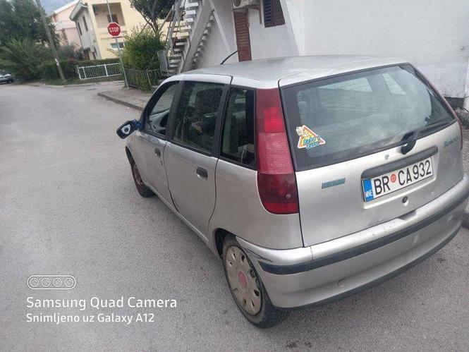 Na prodaju fijat punto 1.2benzi nije reg