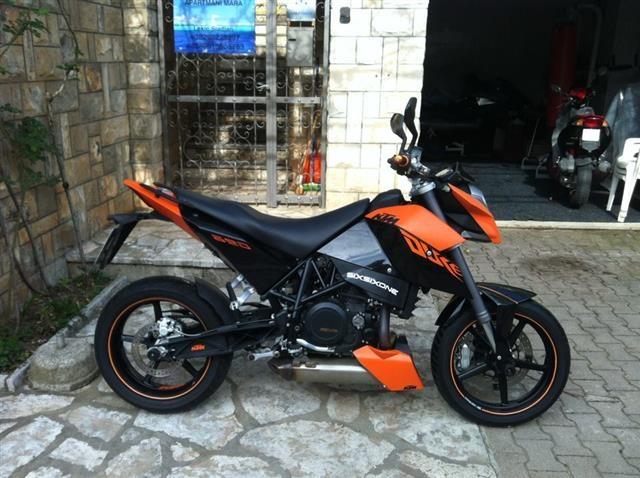 KTM  Duke 690 Supermoto 