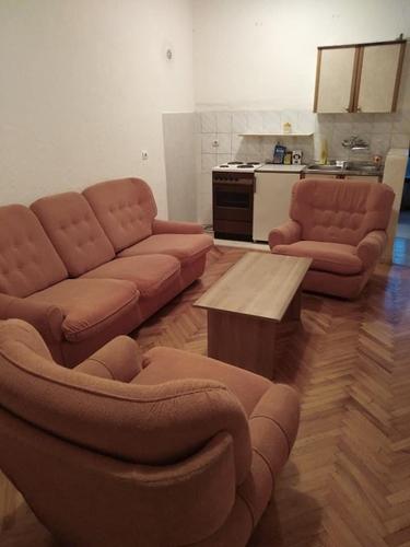 Izdajem namjestenu garsonjeru