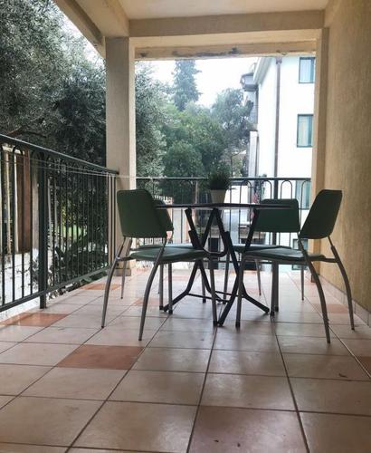 Garsonjera sa velikom terasom, Budva