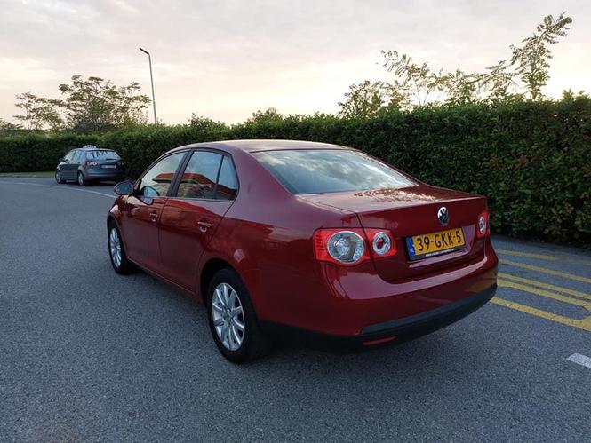VW JETTA BLUEMOTION 2008god