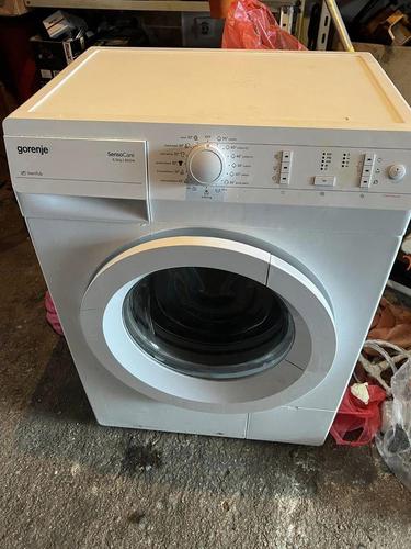 Masina kao nova  130e. 069786354