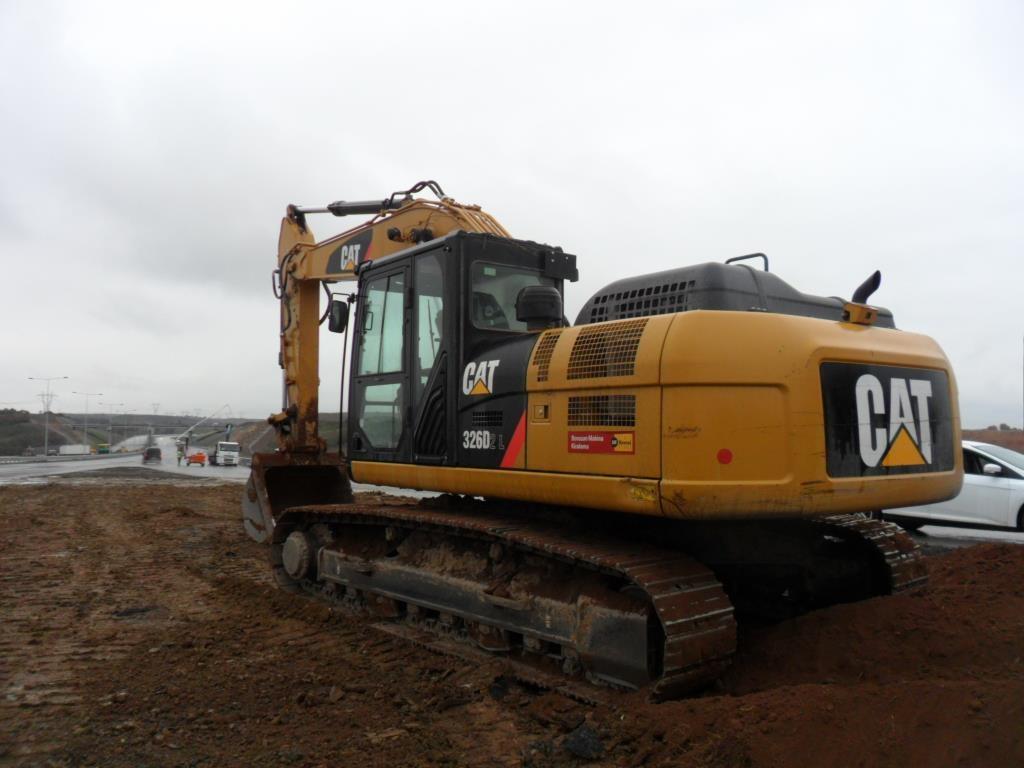 Caterpillar--326D2L------