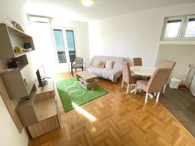 Na prodaju stan sa 2 spavaće sobe blizu mora u Be
