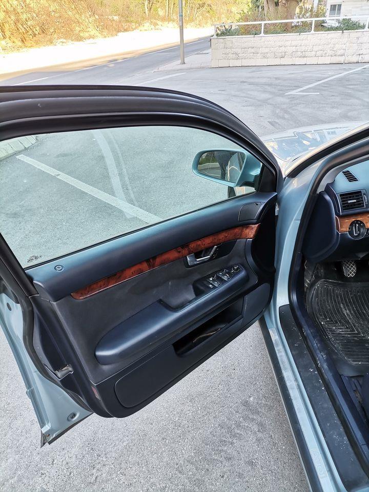 --AUDI-A4--