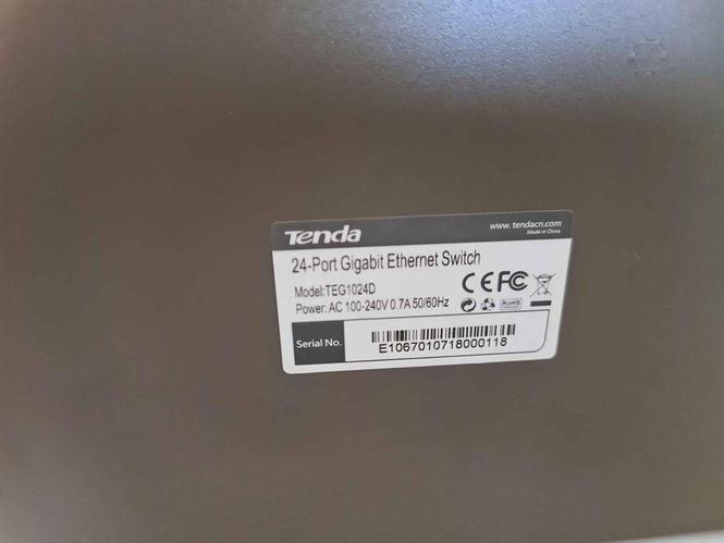 Tenda 24-portni Switch