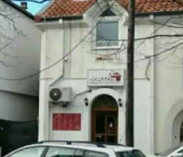 Izdajem poslovni prostor 90m²