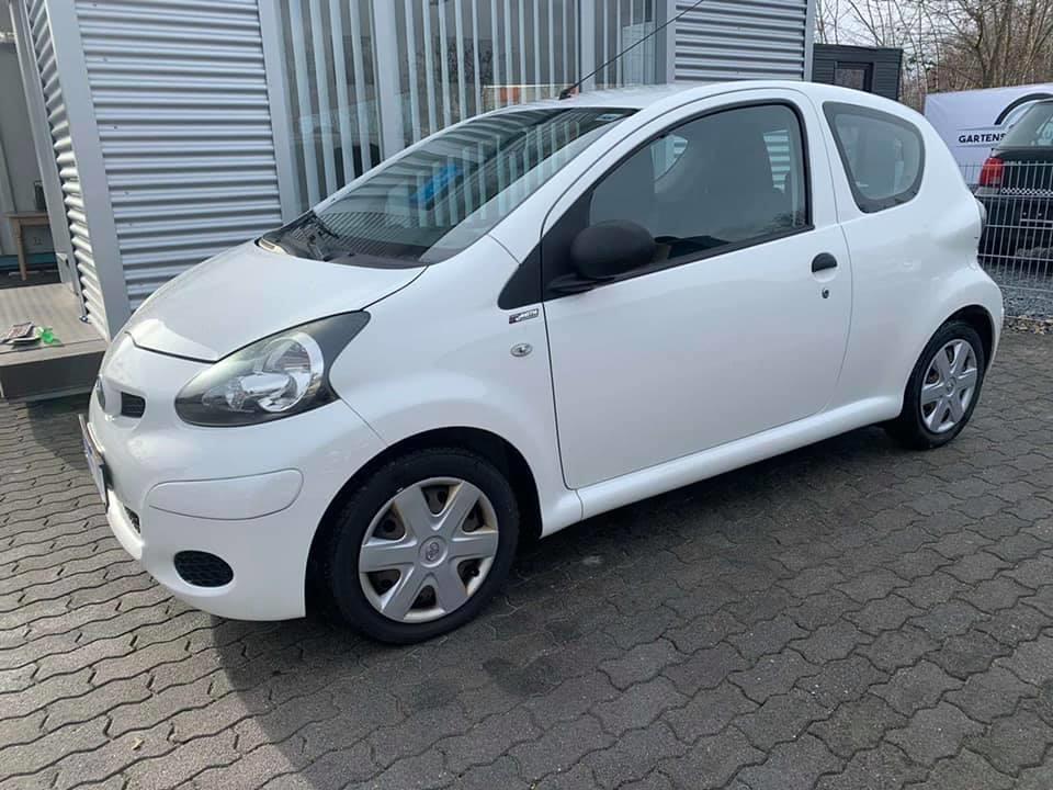 --PRODAJE-SE-TOYOTA-AYGO