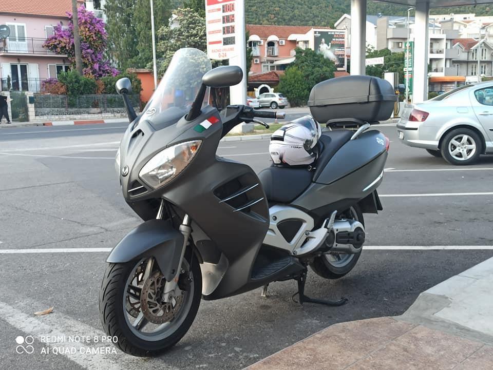 Malaguti-Spyder-max-500cc-2007-god-