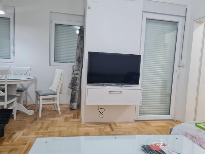izdavanje trosoban stan Stari Aerodrom