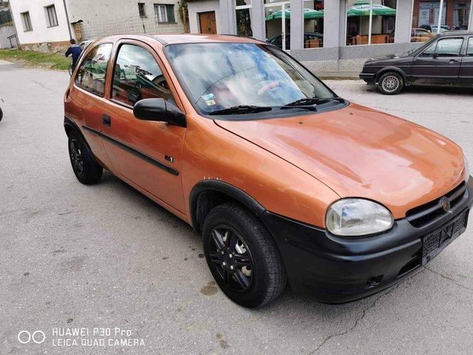 Opel korsa b.1.0 benzin.40kw.2000 g.Registrovan do.11.6.2023