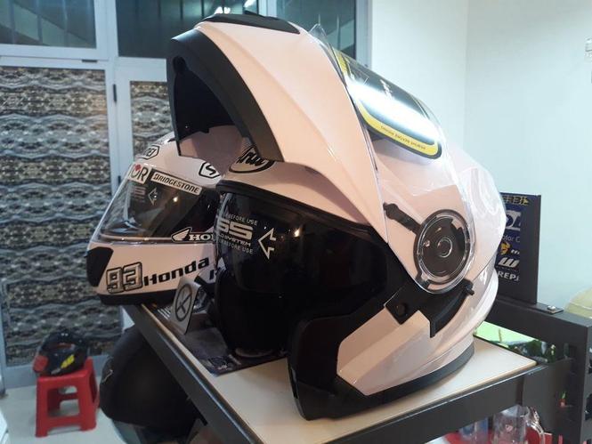 Flip-up sa tamnim naočarima replike arai i  shoei 2020
