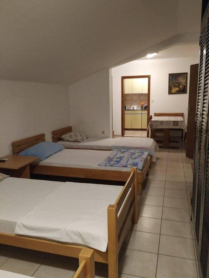 Izdajem-sobe-i-apartmane-u-Budvi
