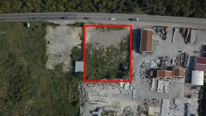 Izdajem plac u Lastvi Grbaljskoj 2700m2