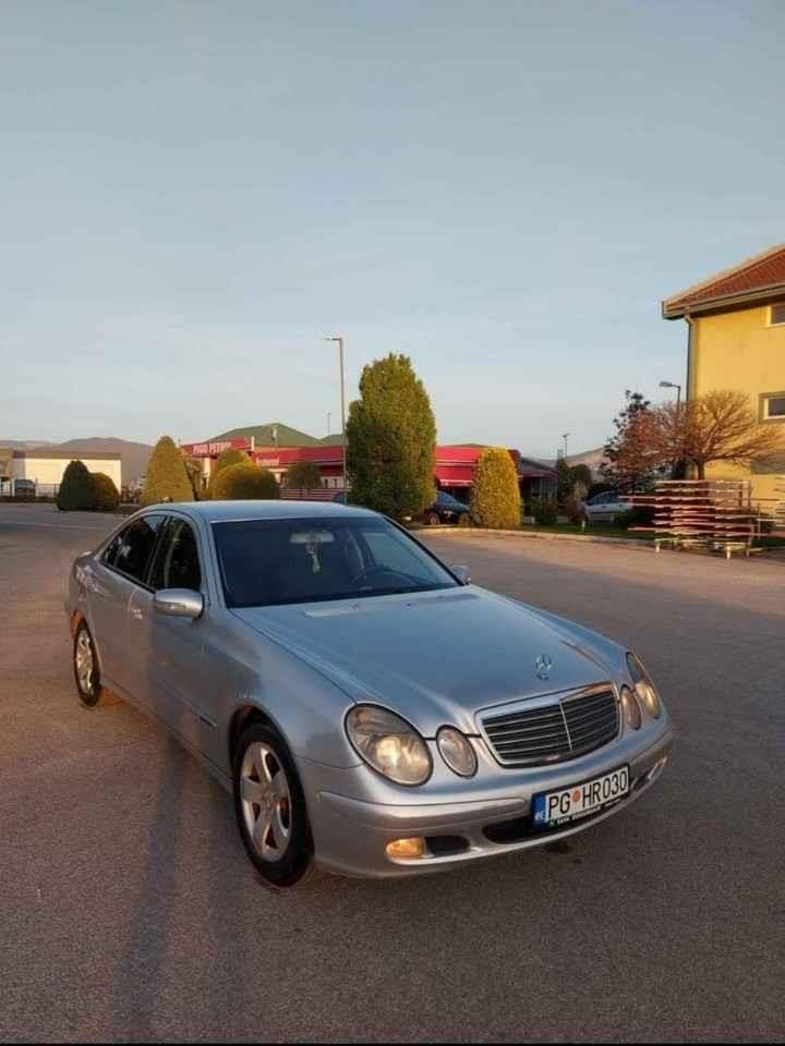 Mercedes-E220--2004g