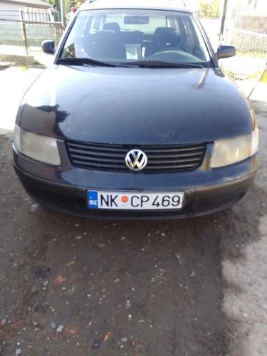 Prodajem pasat 4 karavan registovan motor 1.9 TDI jedna crve