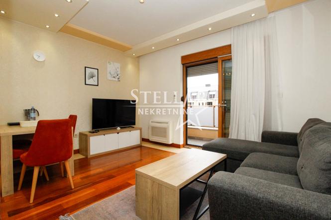Izdavanje, dvosoban stan, 64m², Centar, Podgorica
