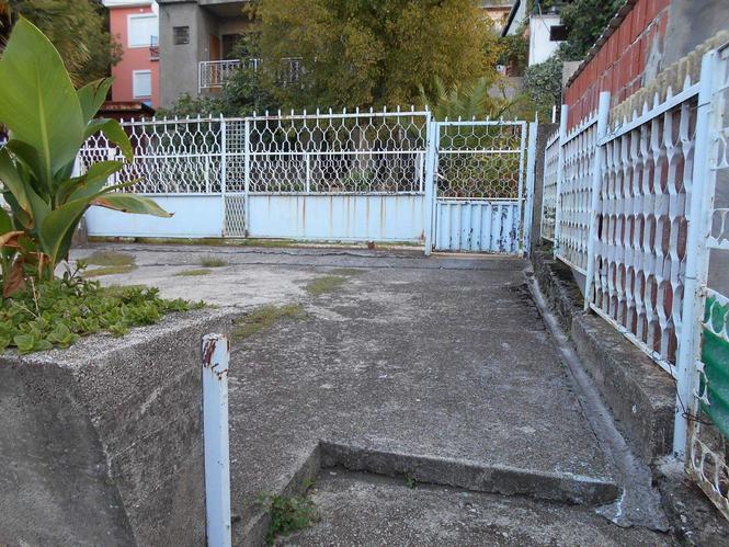 Prodajem kuću u Sutomoru
