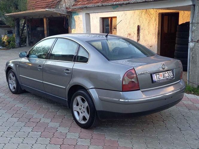 Passat 5.5 1.9 TDI 96Kw  2001god. Highline oprema.
