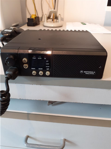 Prodajem kolsku  radiostanicu