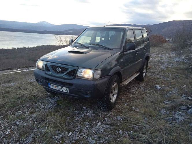 Nissan Terano 2.7