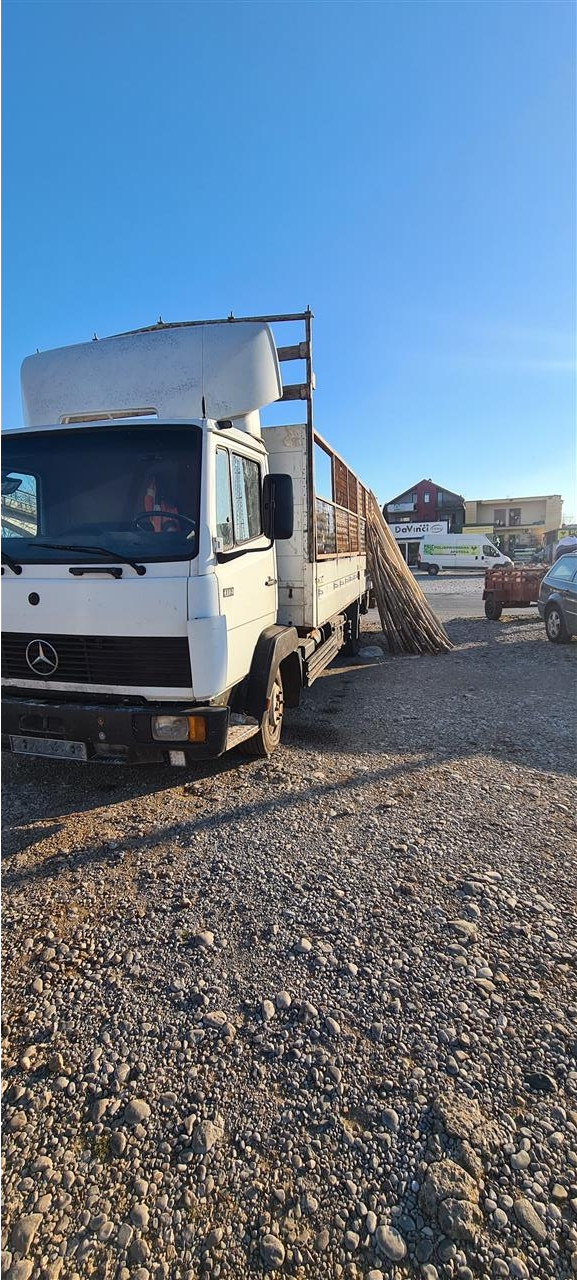 Prodajem-kamion-mercedes