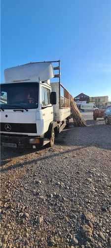 Prodajem kamion mercedes
