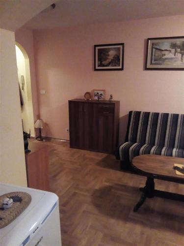 IZDAVANJE, JEDNOSOBAN NAMJEŠTEM STARI AERODROM