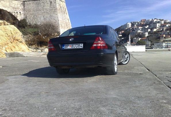 Mercedes-Benz---C-200
